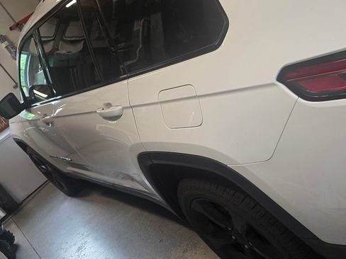 Used 2023 Jeep Grand Cherokee L Laredo AWD/4WD image 3