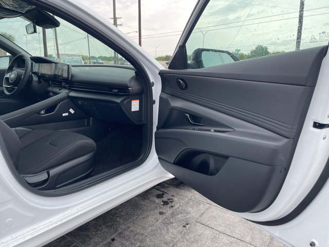New 2025 Hyundai Elantra SEL FWD image 22