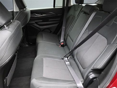 Used 2023 Jeep Grand Cherokee Laredo image 18