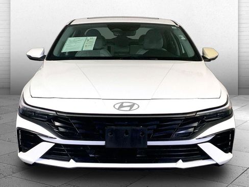 Used 2025 Hyundai Elantra Limited FWD image 2