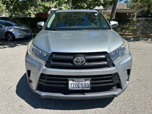 Used 2017 Toyota Highlander SE image 8