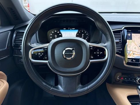 Used 2018 Volvo XC90 T6 Momentum w/ Convenience Package AWD/4WD image 19