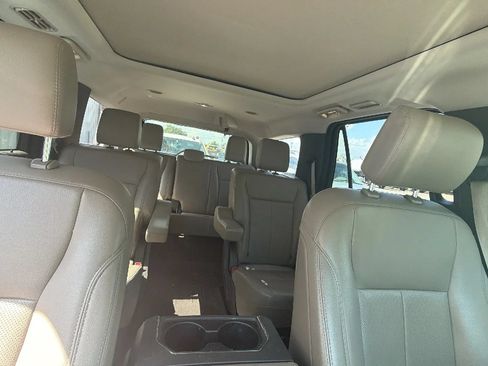 Used 2020 Ford Expedition XLT w/ Equipment Group 202A AWD/4WD image 8