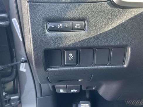 Used 2018 Nissan Murano S AWD/4WD image 20