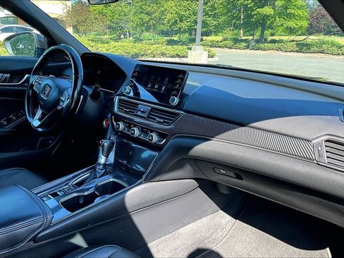 Used 2021 Honda Accord Sport image 12