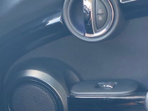 Used 2021 MINI Cooper 2-Door Hardtop FWD image 21
