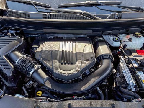 Used 2024 Chevrolet Traverse LT w/ Enhanced Driving Package AWD/4WD image 55