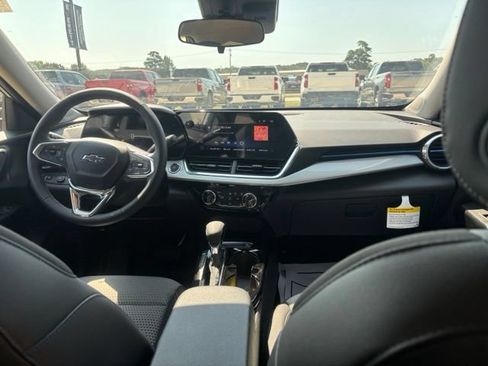 New 2026 Chevrolet Trax LT w/ Driver Confidence Package FWD image 13