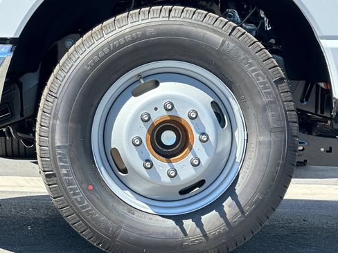 New 2026 Ford F350 XL w/ XL Chrome Package RWD image 20
