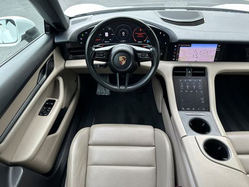 Used 2022 Porsche Taycan image 15