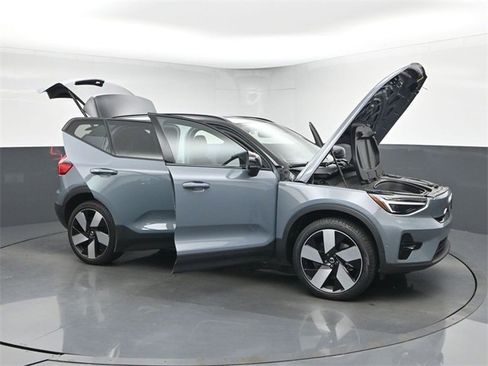 Used 2023 Volvo XC40 Recharge Ultimate image 51