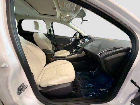 Used 2016 Ford Focus Titanium FWD image 33
