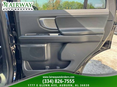 Used 2025 Ford Expedition Platinum image 33