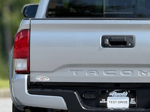 Used 2017 Toyota Tacoma TRD Sport w/ Tow Package RWD image 16