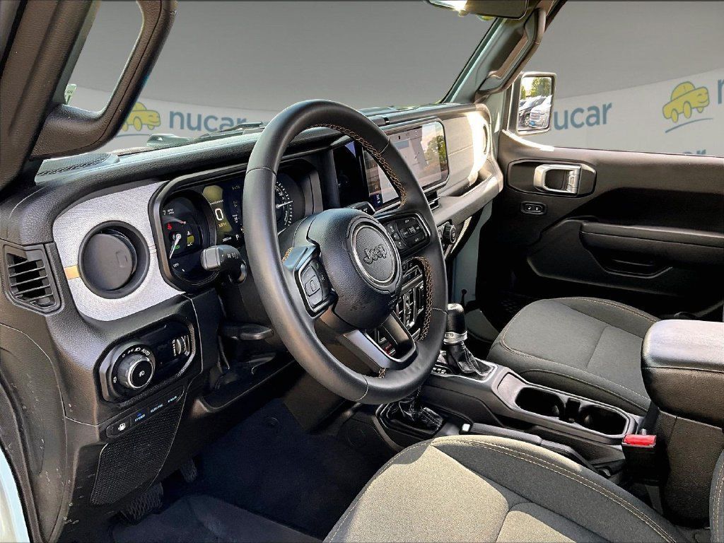 Used 2024 Jeep Wrangler Unlimited AWD/4WD image 8