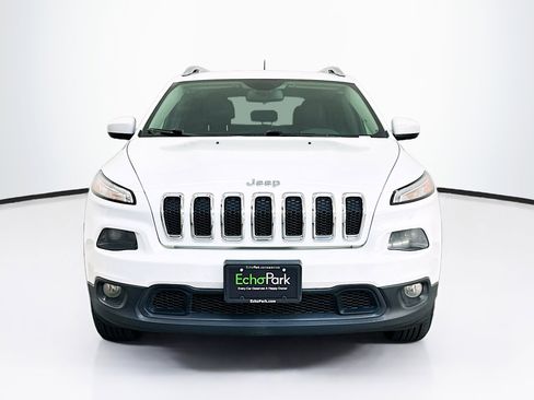 Used 2017 Jeep Cherokee Latitude w/ True North Edition AWD/4WD image 2