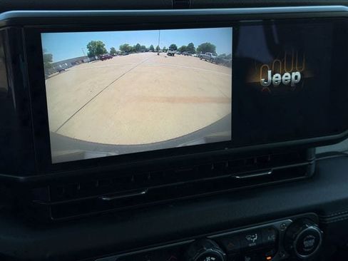 Used 2024 Jeep Wrangler Unlimited Sahara AWD/4WD image 18