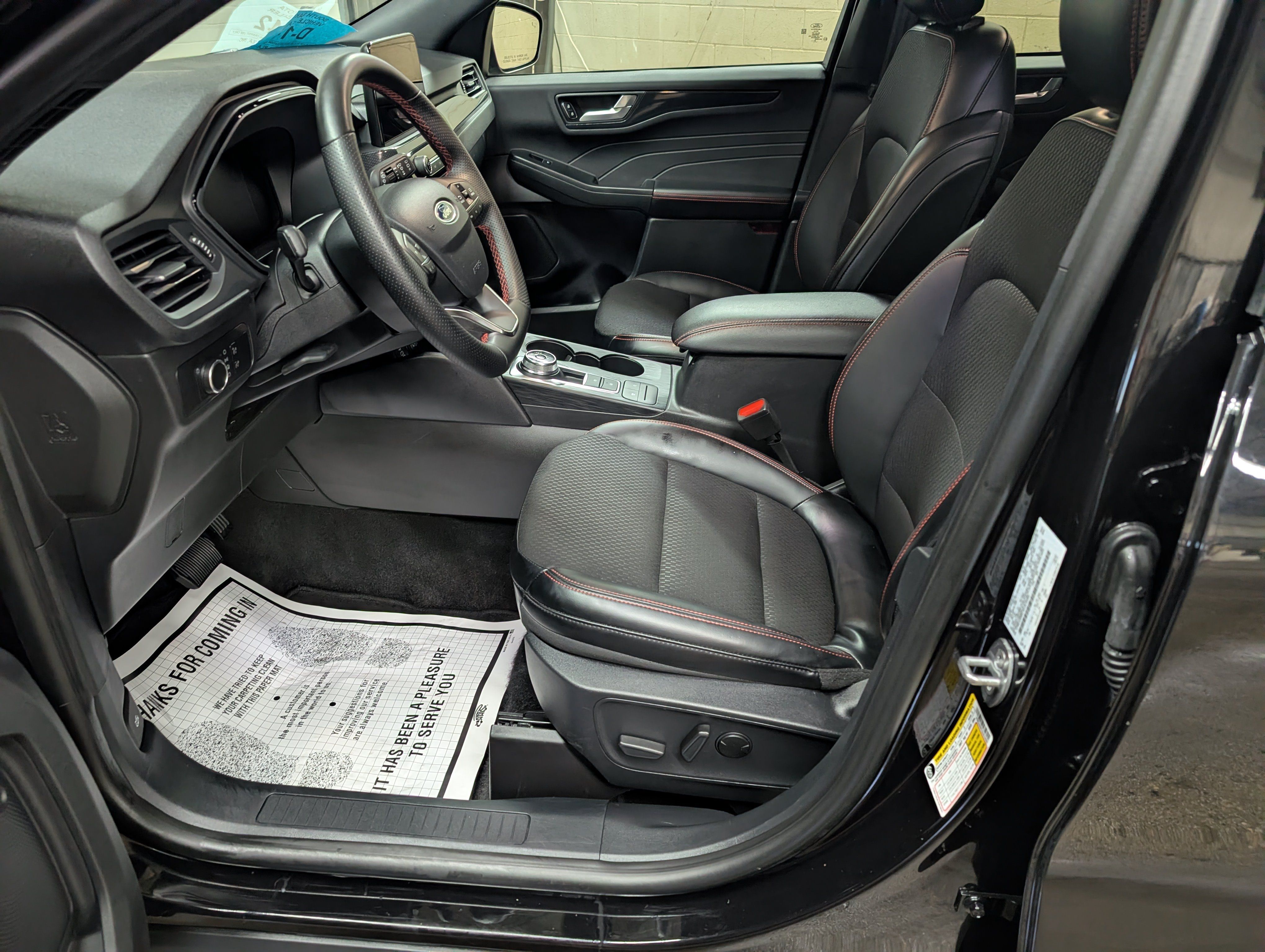 Used 2025 Ford Escape ST-Line AWD/4WD image 14