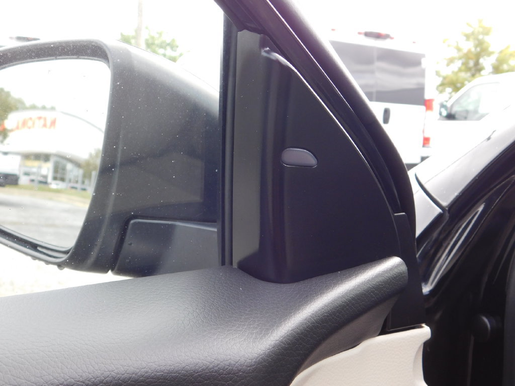 Used 2021 Nissan Rogue Sport SL FWD image 19