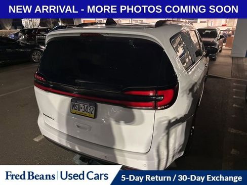 Used 2024 Chrysler Pacifica Touring-L w/ Road Tripper Package image 11