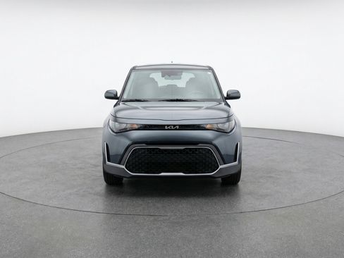 Used 2025 Kia Soul LX w/ LX Technology Package FWD image 2