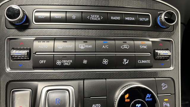 Used 2023 Hyundai Santa Fe Limited AWD/4WD image 18