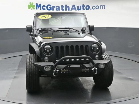 Used 2014 Jeep Wrangler Unlimited Sahara w/ Dual Top Group AWD/4WD image 5