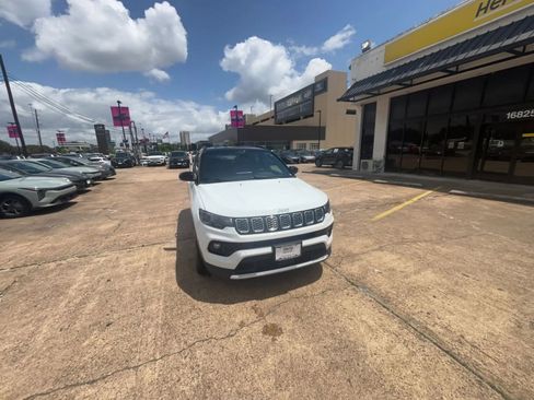 Used 2025 Jeep Compass Limited AWD/4WD image 16