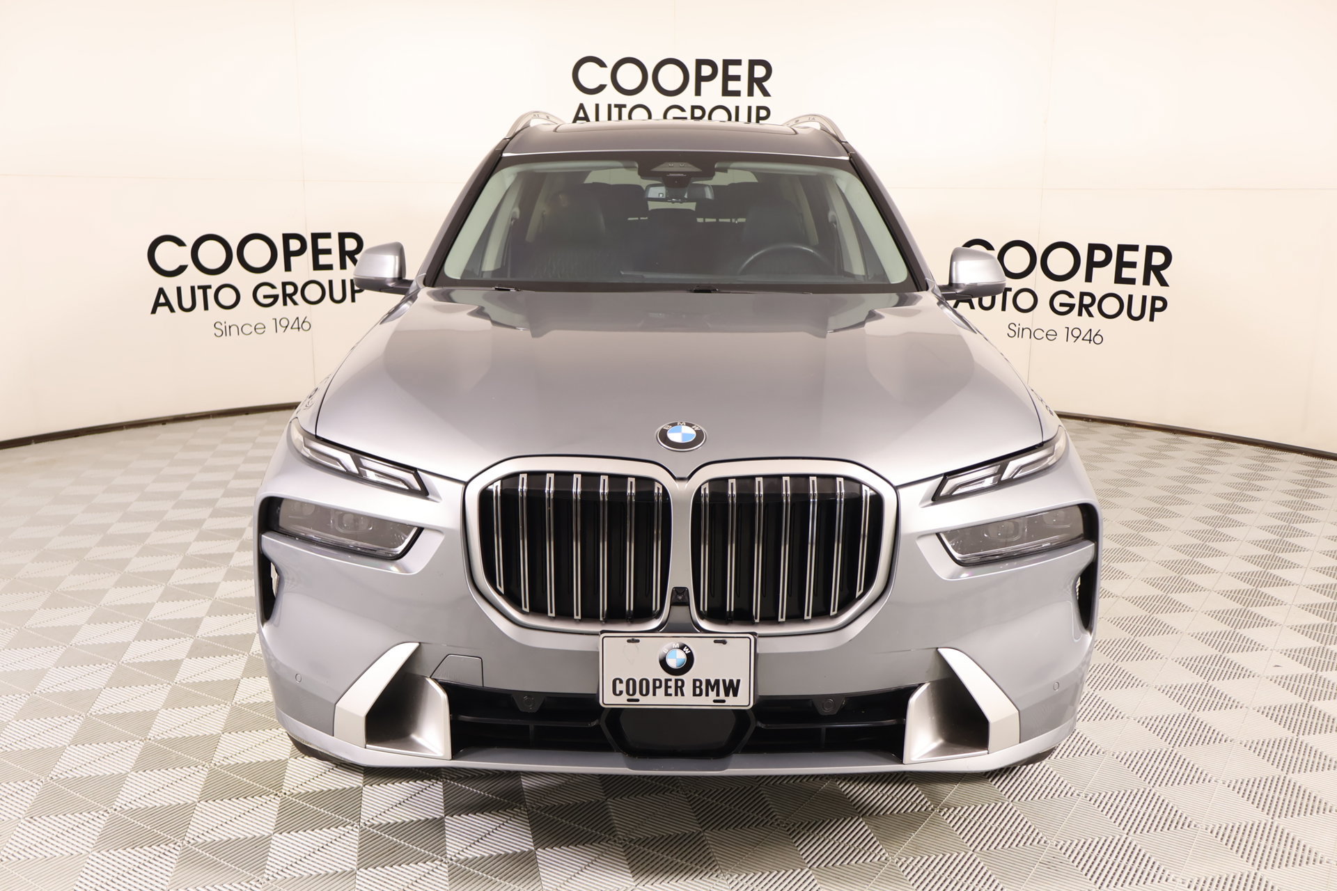 Used 2023 BMW X7 xDrive40i w/ Premium Package AWD/4WD image 9
