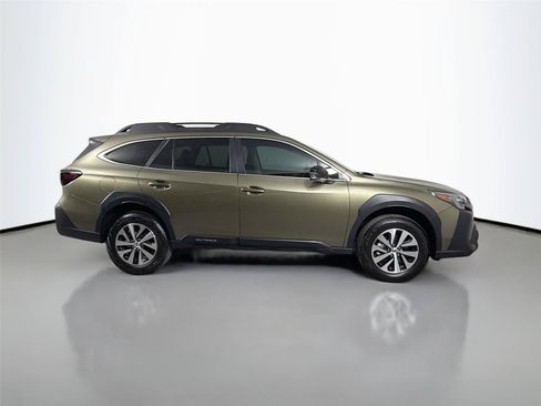 Used 2025 Subaru Outback Premium AWD/4WD image 4