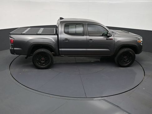 Used 2017 Toyota Tacoma TRD Sport w/ Tow Package RWD image 18