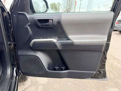 Certified 2018 Toyota Tacoma SR5 image 11