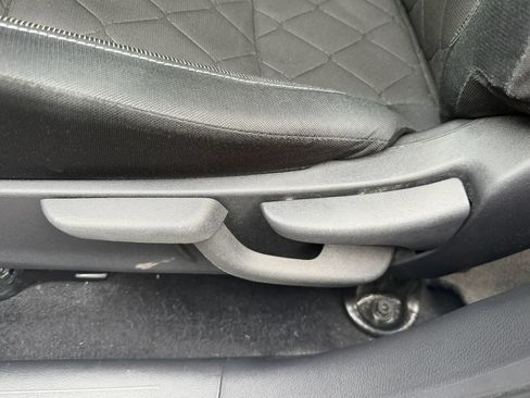 Used 2019 Nissan Kicks S FWD image 23