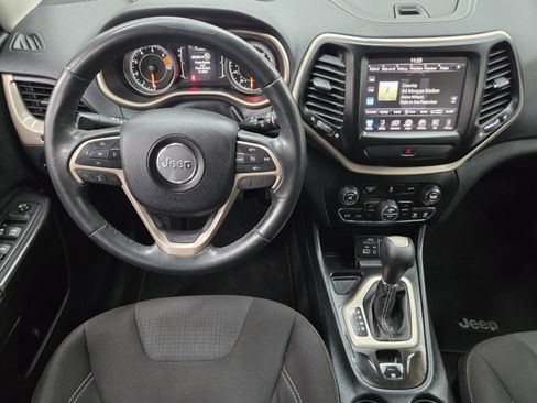 Used 2016 Jeep Cherokee Latitude w/ Comfort/Convenience Group image 9