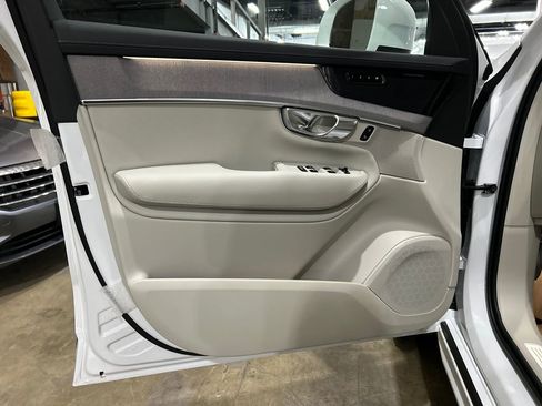 New 2026 Volvo XC90 T8 Ultra w/ Protection Package Premier AWD/4WD image 9