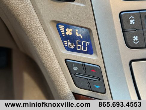 Used 2011 Cadillac CTS Luxury RWD image 24