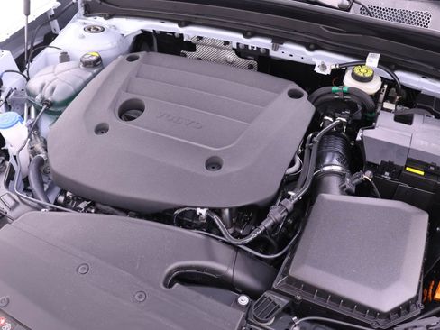 New 2026 Volvo XC40 B5 Plus w/ Protection Package Premier image 17