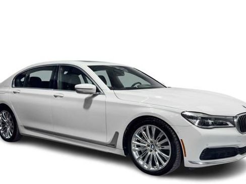 Used 2019 BMW 750i w/ Autobahn Package RWD image 7