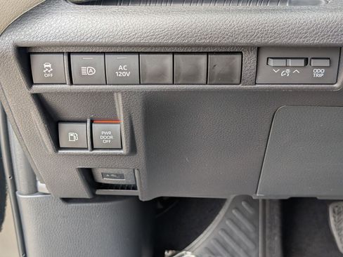 Used 2025 Toyota Sienna Limited AWD/4WD image 26