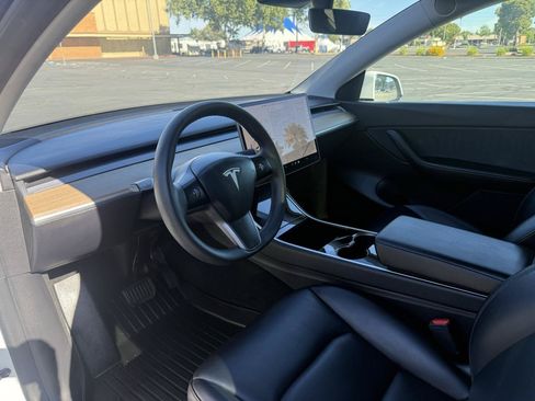 Used 2021 Tesla Model Y Long Range AWD/4WD image 15