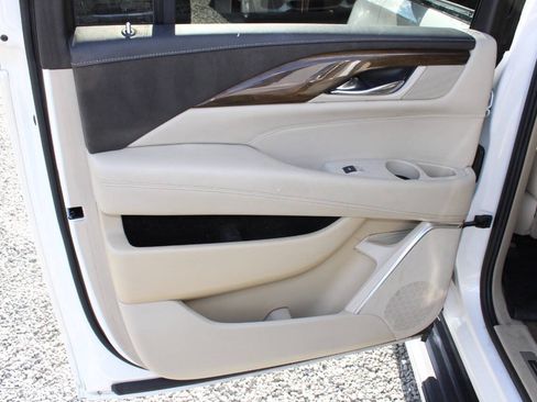 Used 2020 Cadillac Escalade ESV Premium Luxury AWD/4WD image 27