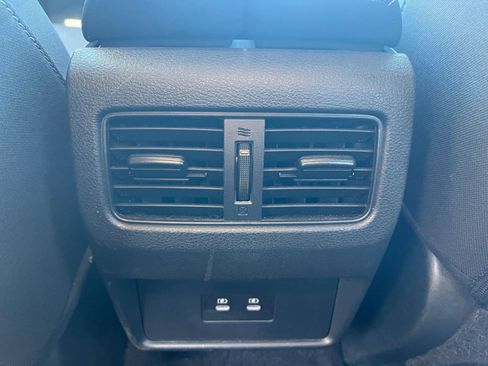 Used 2025 Nissan Rogue SV image 24