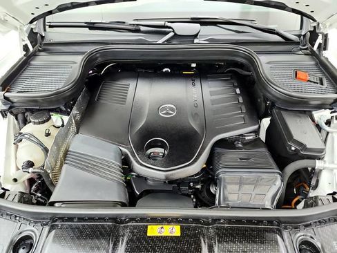 Used 2024 Mercedes-Benz GLS 450 4MATIC image 35
