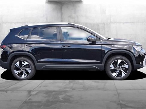 New 2025 Volkswagen Taos SE image 5