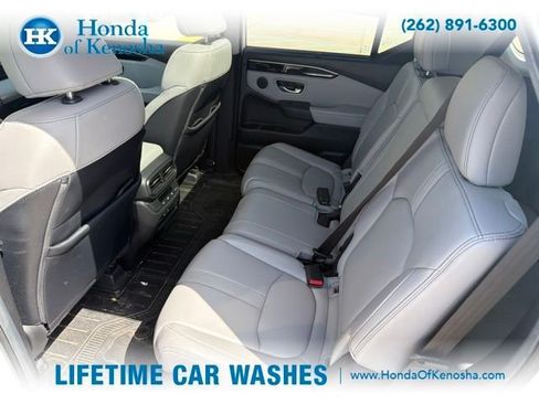 Used 2025 Honda Pilot Touring image 8