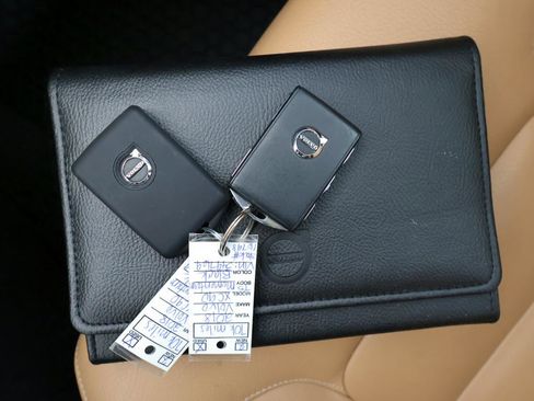 Used 2018 Volvo XC90 T5 Momentum w/ Convenience Package AWD/4WD image 28