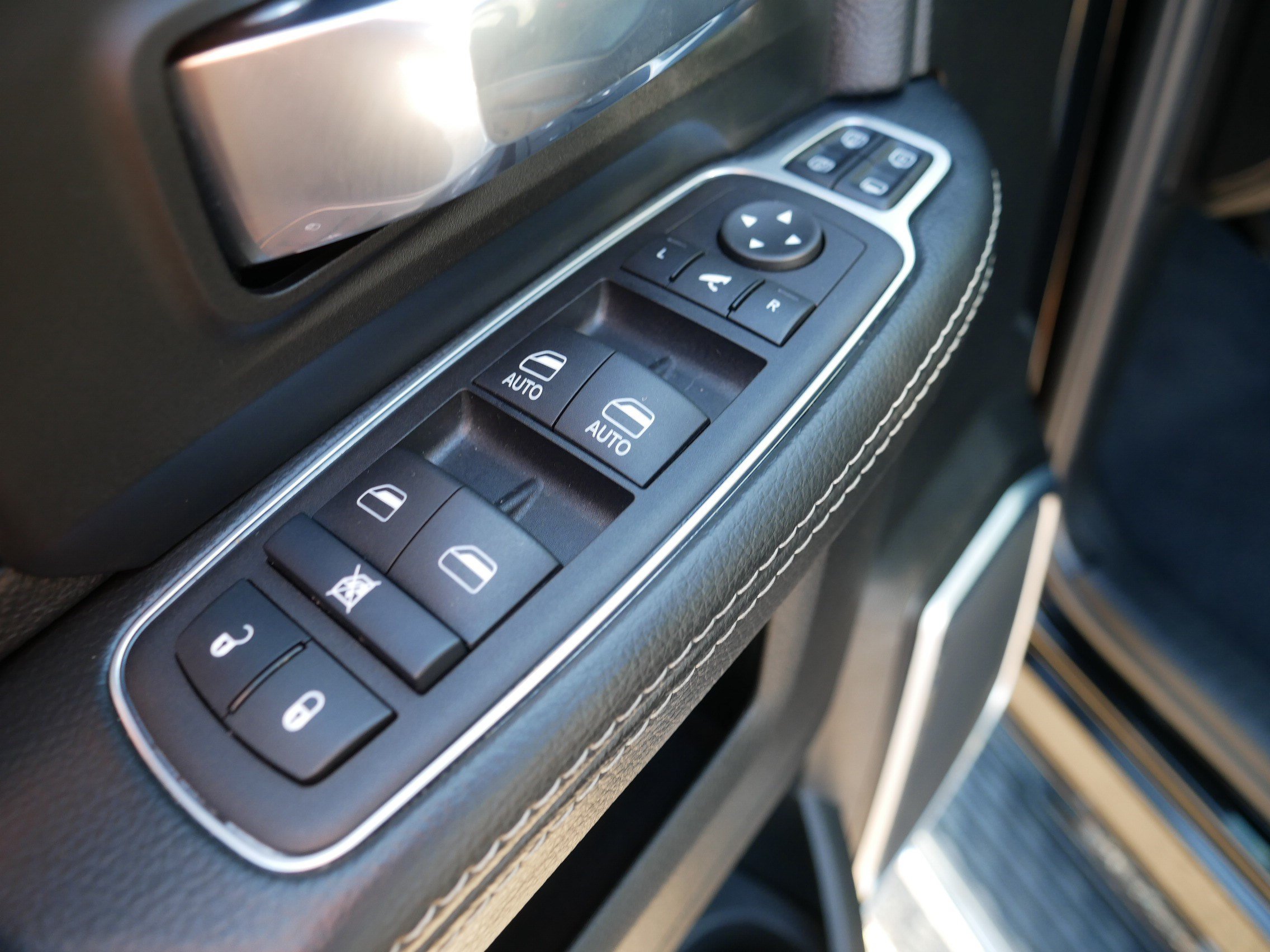 Used 2024 RAM 2500 Laramie w/ Safety Group AWD/4WD image 19