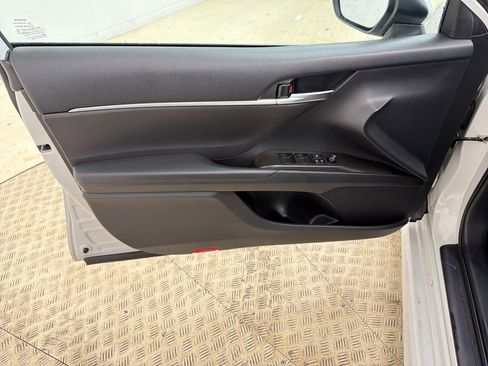 Used 2023 Toyota Camry SE FWD image 19