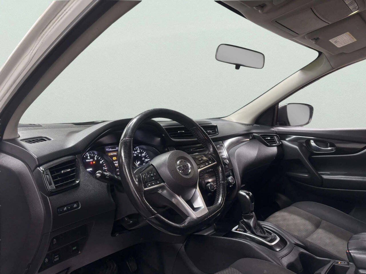 Used 2017 Nissan Rogue Sport SV w/ SV All-Weather Package AWD/4WD image 11