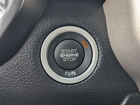Used 2019 RAM 1500 Laramie AWD/4WD image 27